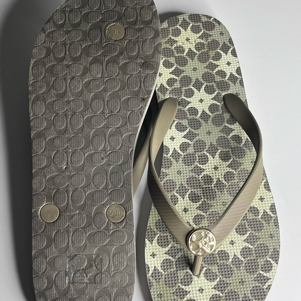 Coach Signature Logo Flip Flops Sandals Beige Brown Women’s Size 9-10 - Picture 4 of 4